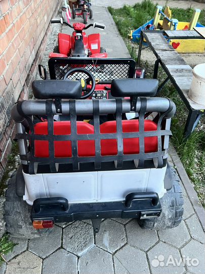 Детский электромобиль peg perego