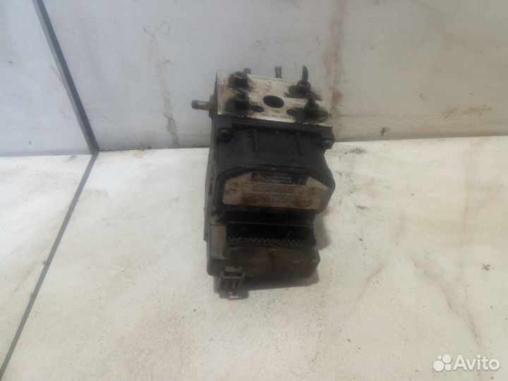 Блок ABS Toyota Avensis (T220) AT220L 2000