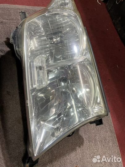 Фара левая lc200
