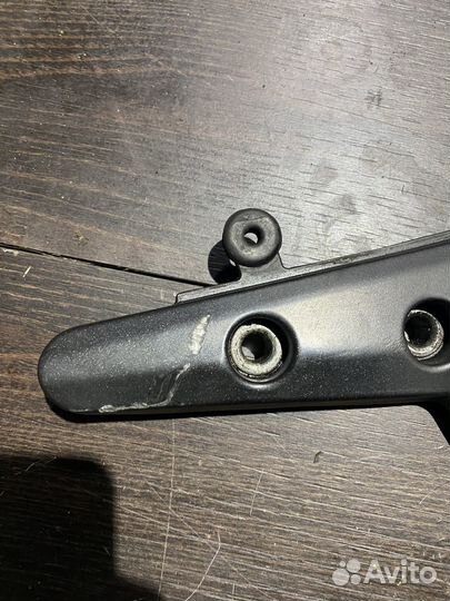 Кронштейн левых подножек Kawasaki ER6n 12-16