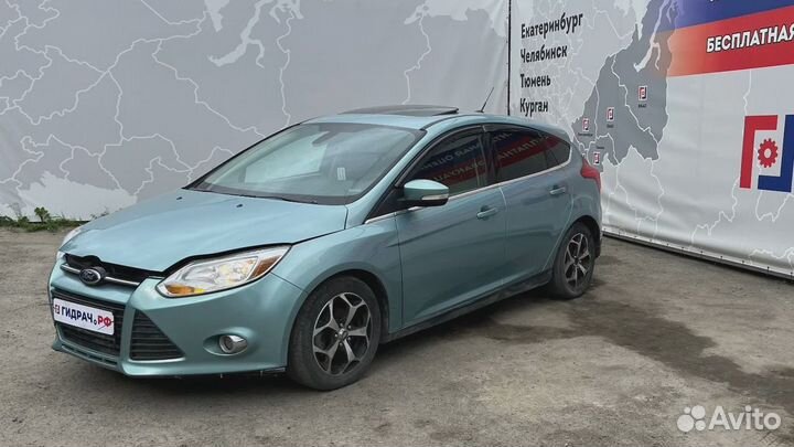 Стекло кузовное глухое правое Ford Focus 3