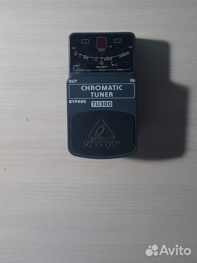Педаль тюнера Behringer TU300