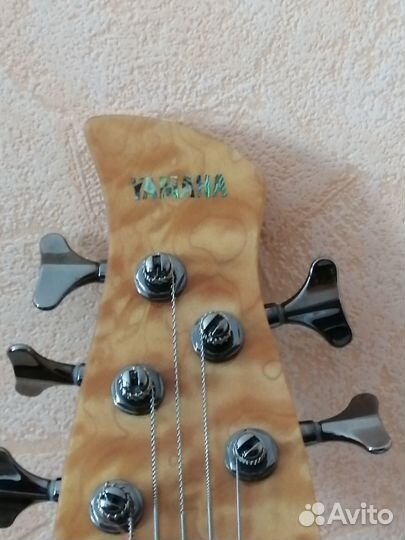 Бас гитара Yamaha TRB1005