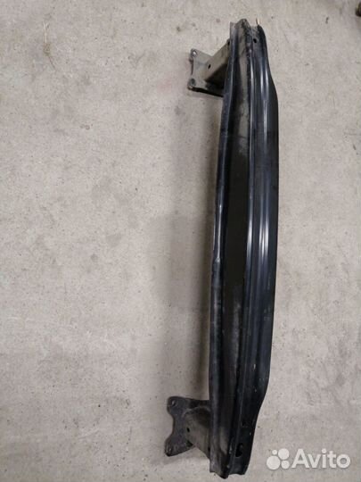 Усилитель заднего бампера VW Jetta 6