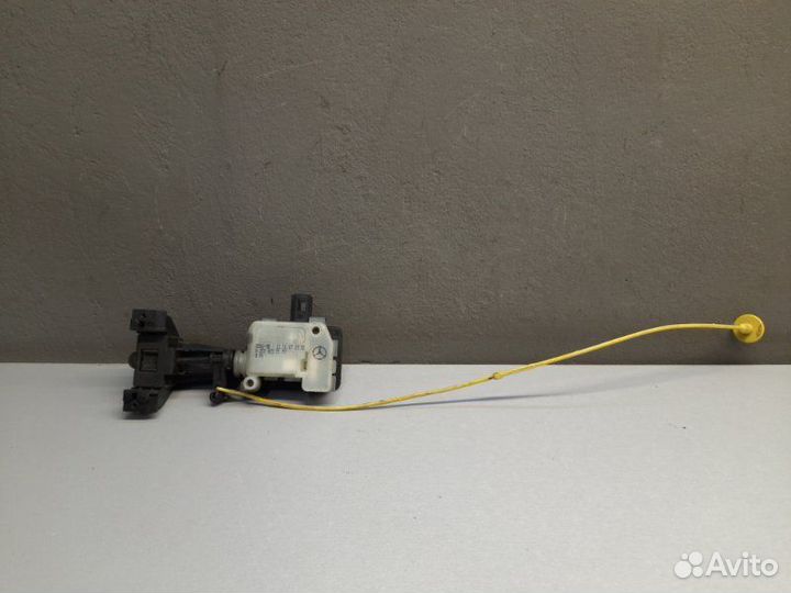 Активатор лючка бензобака Mercedes Benz M-Class