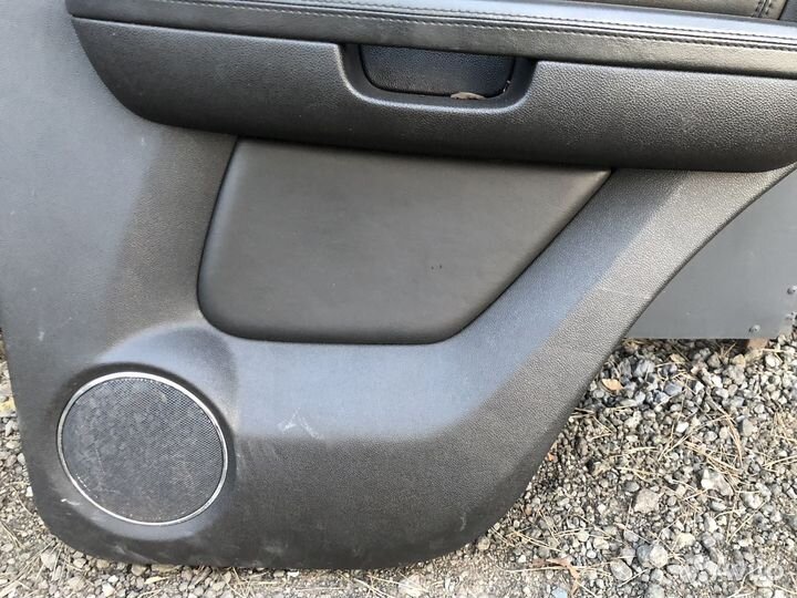 Обшивка двери задней Cadillac Escalade III 06-14