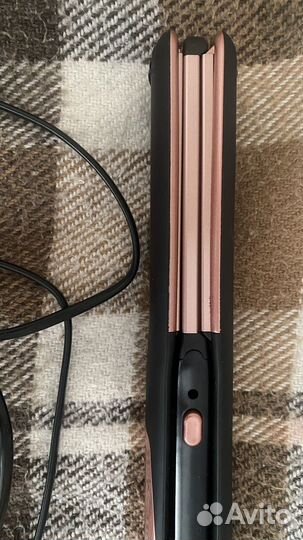 Выпрямитель волос StarWind SHC 7050