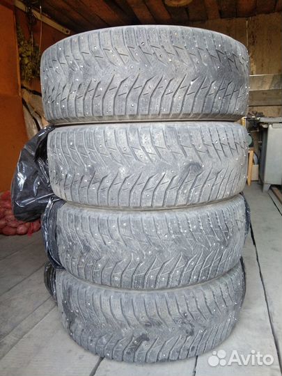 Kumho WinterCraft Ice WI31 215/60 R16 99T