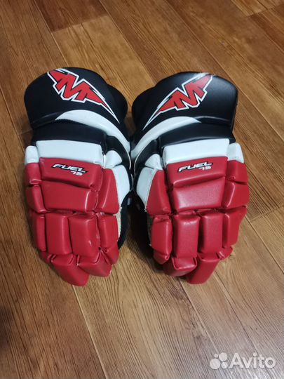 Детская форма на 7-9 лет коньки щитки перчатки