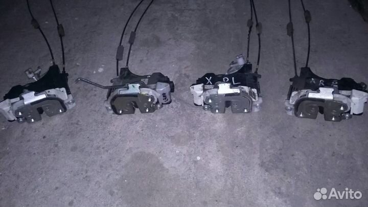 Mitsubishi L200 KB Замок двери