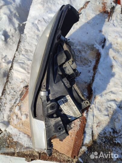 Фара передняя правая Nissan Primera (P12)