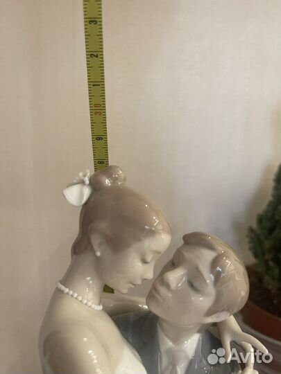 Фарфоровая статуэтка lladro
