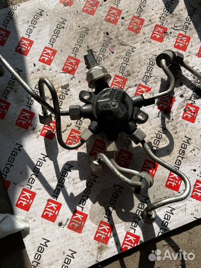 Рейка топливная Ford Focus 2 1.8