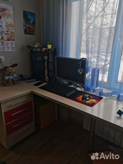 Угловой письменный стол б/у