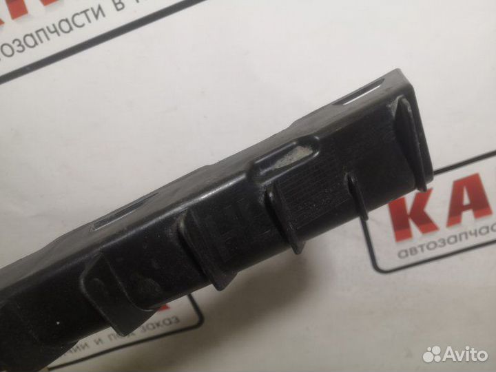 Кронштейн бампера переднего передний правый