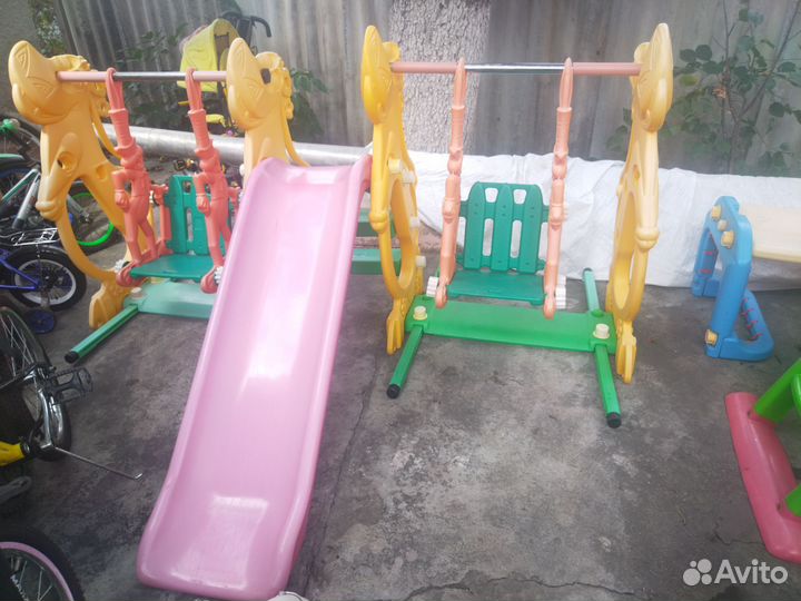 Детская горка и качели
