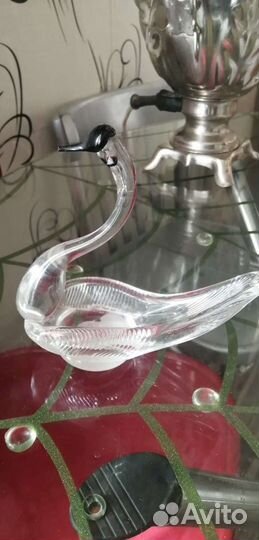 Стеклянные фигурки лебедя