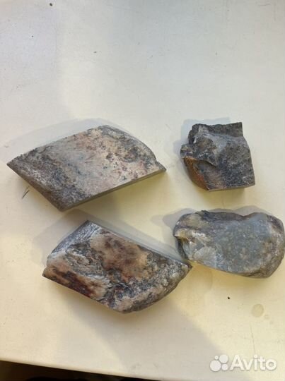 Белый и зеленый нефрит