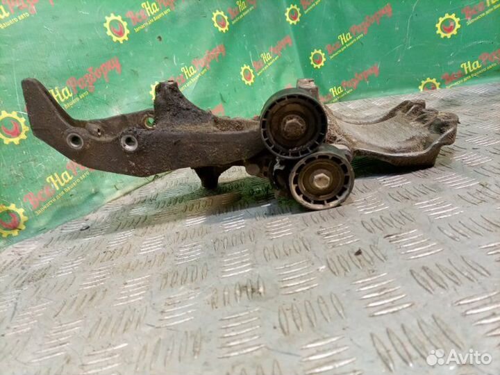 Кронштейн генератора Renault Kangoo каблук 1.4