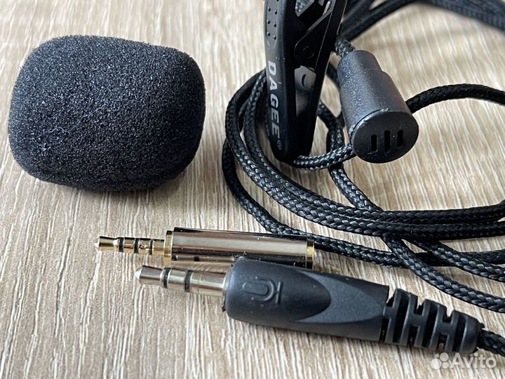 Петличный микрофон