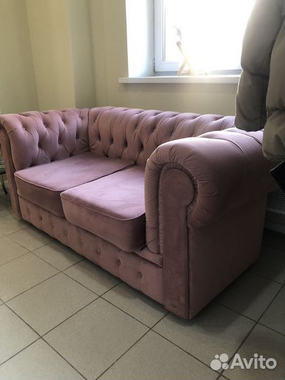 Диван с двумя креслами