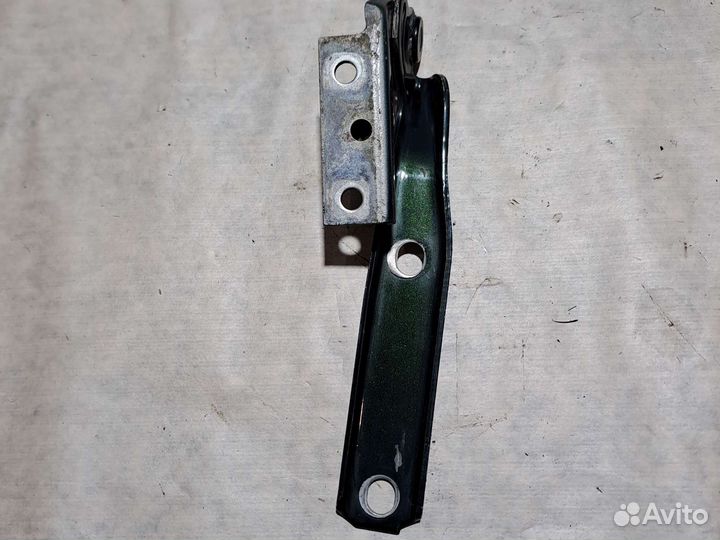 Петля капота левая Volkswagen Passat B5