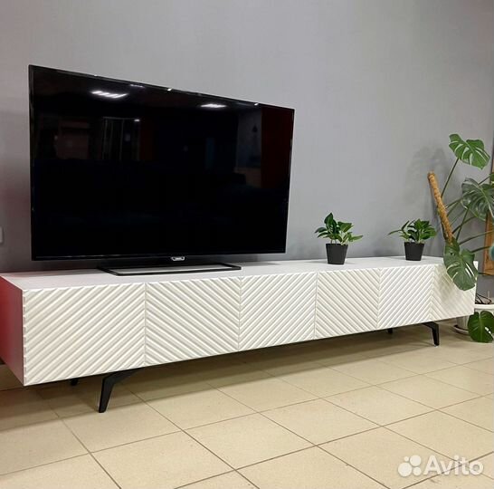 Тумба тв Bravo (на опорах или подвесная)