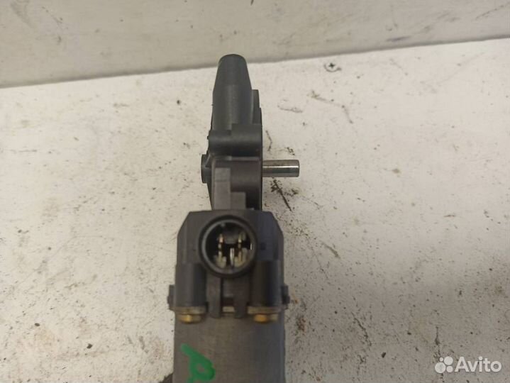 Моторчик переднего правого стеклоподъемника