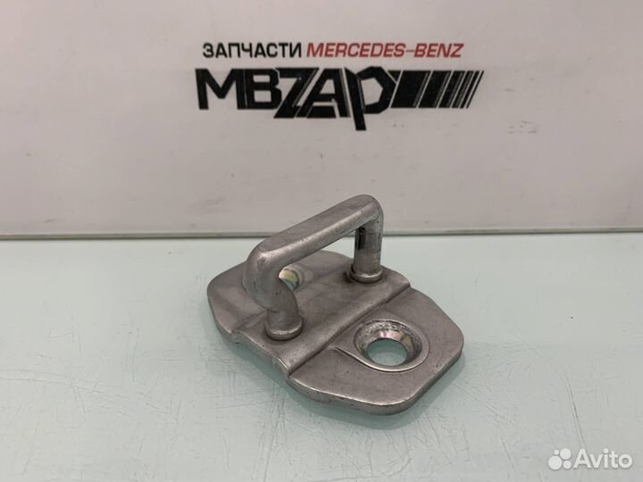 Петля замка двери Mercedes W222