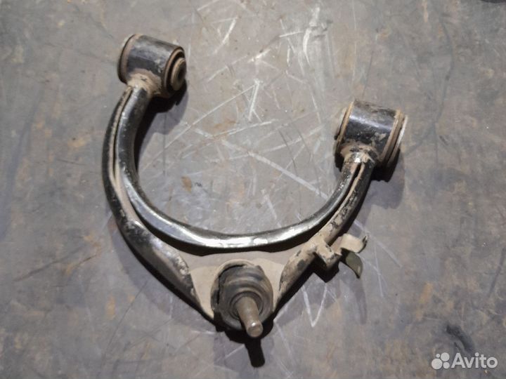 Рычаг правый передний верхний Land Cruiser 100