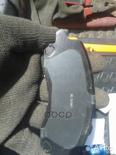 Колодки тормозные, передние (с антискрипной пла