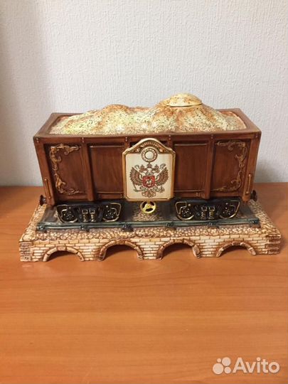 Бутылки от элитного алкоголя Johnnie Walker штоф