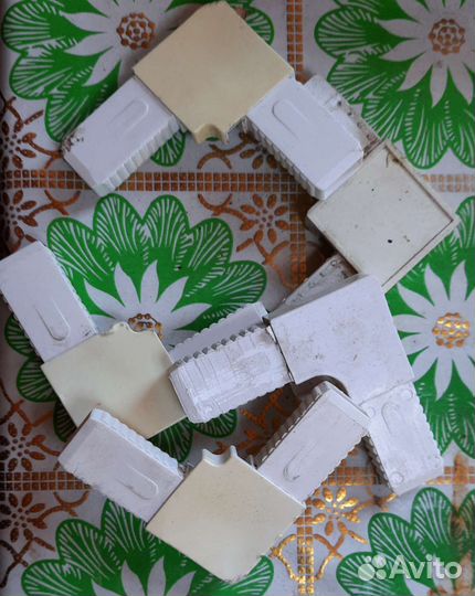 Уголок для сетки окона