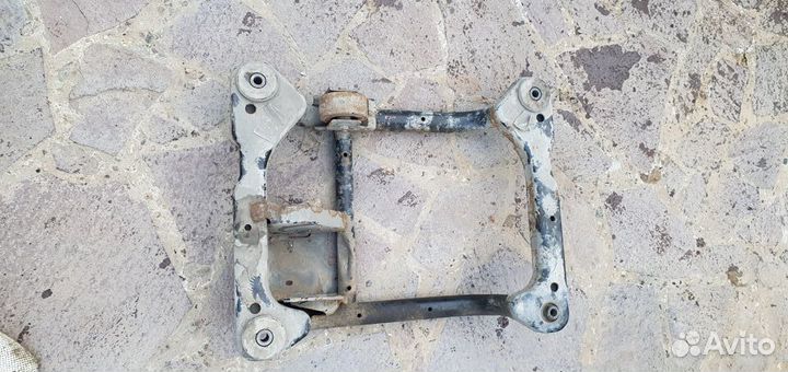 Балка подрамник АКПП раздатки Range rover vogue