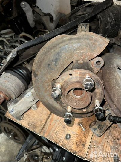 Кулак поворотный передний правый Лада Веста седан