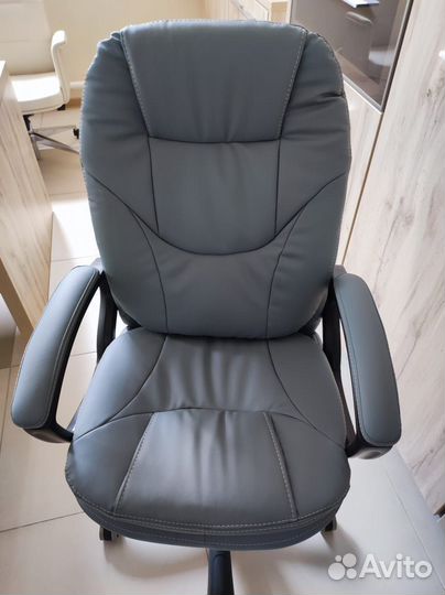 Офисное кресло
