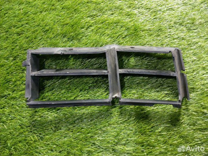 Решетка вентиляционная передняя левая 5 E39