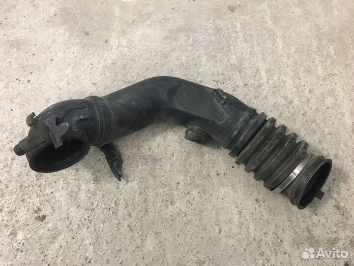 Патрубок воздушного фильтра Mercedes W210 (3956)