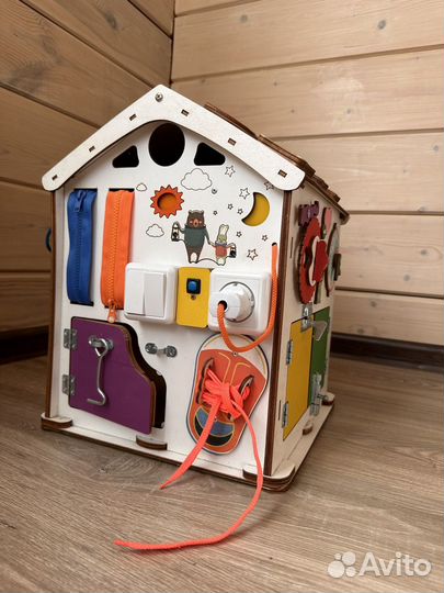 Бизиборд Чики Брики