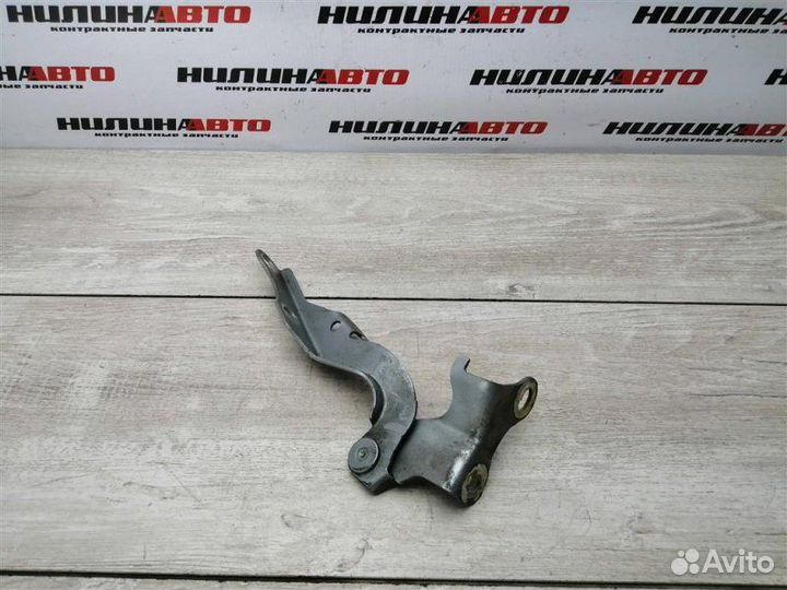 Петля капота левая Toyota Avensis 2 седан 1.8