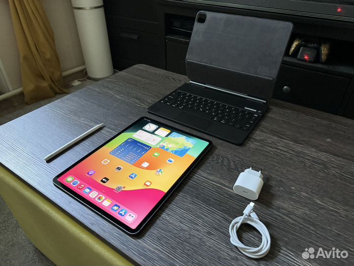 iPad Pro 12.9 M1 256 Sim (+клавиатура)