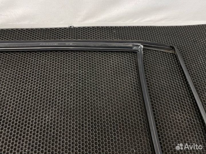 Уплотнитель стекла задний правый Bmw X5 F15 N57D30