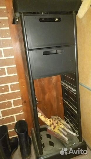 Черная пластиковая тумба с выдвижными ящиками