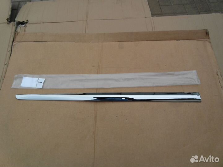 Хром молдинг двери передний левый Infiniti JX/QX60