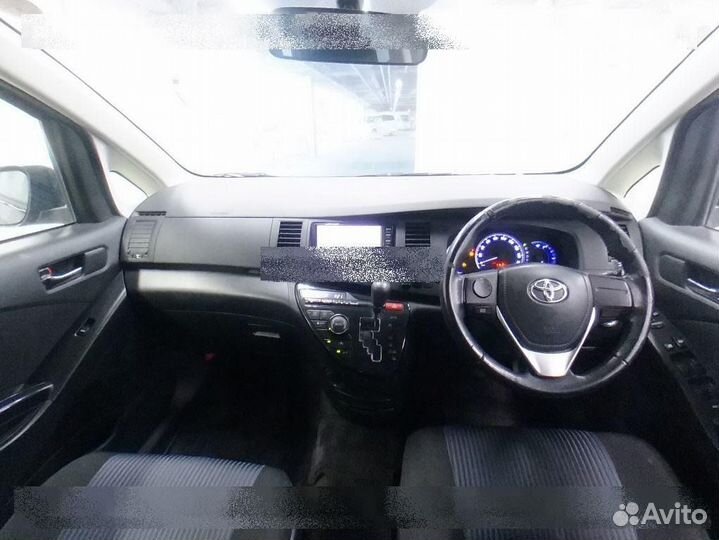 Toyota Isis 1.8 CVT, 2016, 60 000 км