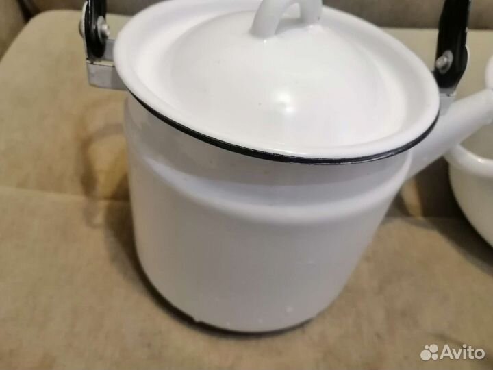 Чайник и кастрюльк комплект