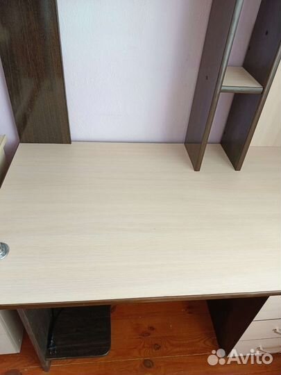 Компьютерный стол