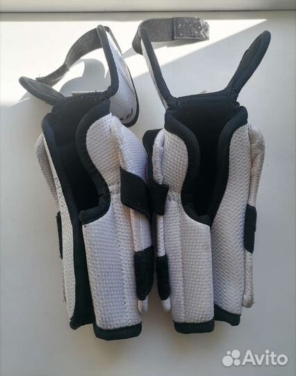 Хоккейные налокотники CCM. Размер SR