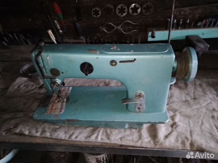 Швейная машина 1022