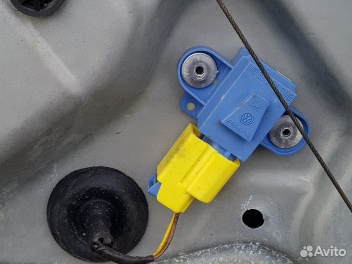 Стеклоподъемник передний правый Skoda Octavia 2